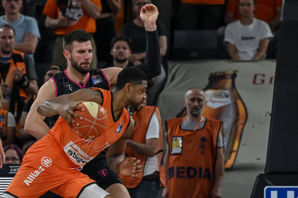 明晨宣布退 明晨宣布退